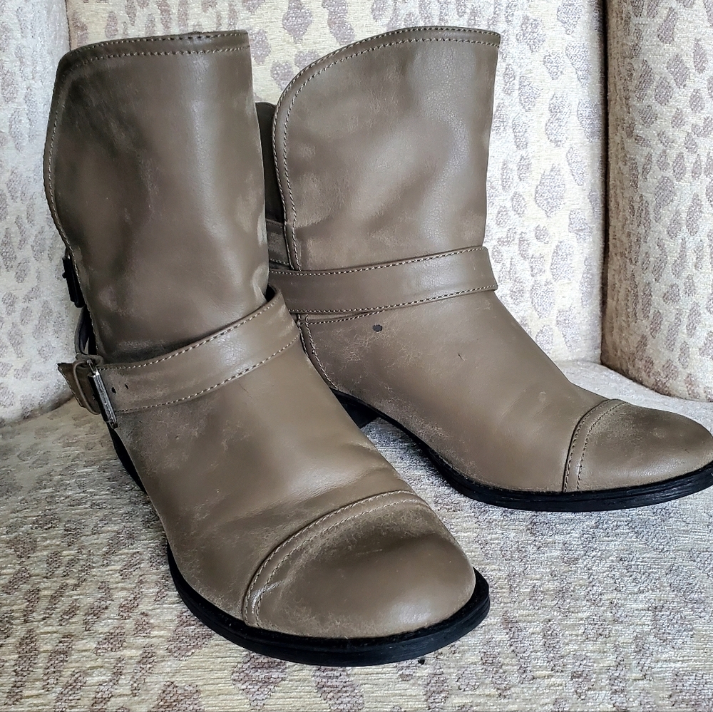 Rocket Dog Faux Leather Taupe Ankle Boots With Straps Size 9